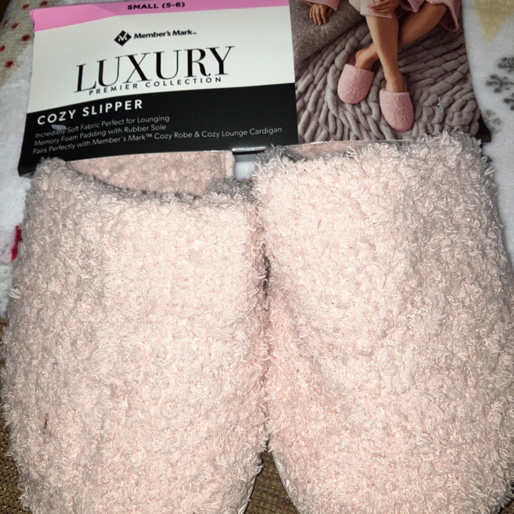 Members mark luxury cozy slippers